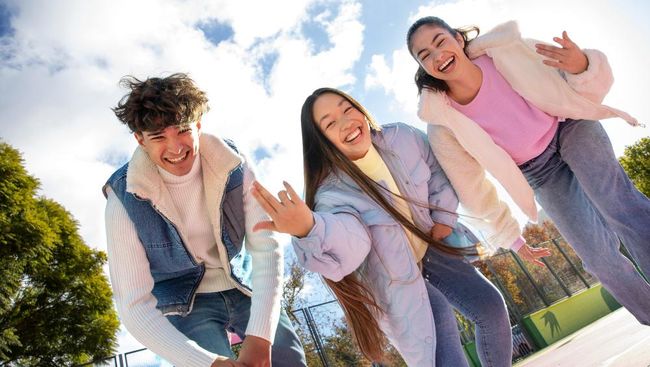 3 Ciri Orang yang Layak Jadi Sahabat Sejati dalam Suka dan Duka, Wajib Tahu!