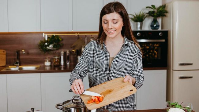 3 Rutinitas Ibu yang Bikin Hati Rindu dan Terpaut Emosi Mendalam