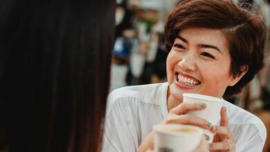 4 Cara Komunikasi Efektif yang Membuat Anda Disukai Orang Lain Menurut Ahli