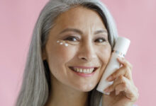 4 Moisturizer Terbaik untuk Usia 50an yang Aman di Kantong dan Mudah Didapatkan