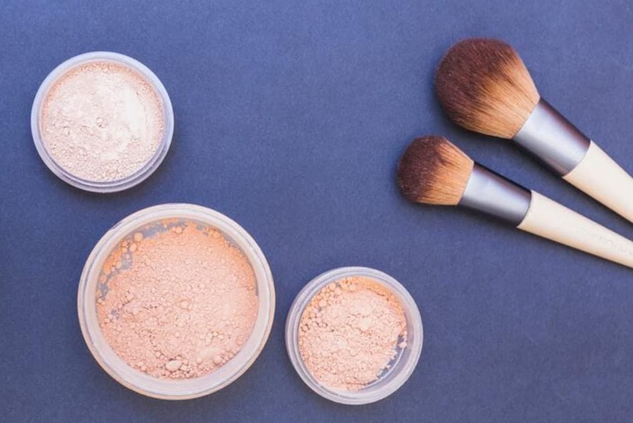 5 Bedak Tabur Waterproof Terbaik untuk Makeup Tahan Lama dan Tampilan Flawless Seharian