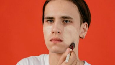 5 Keunggulan Pakai Bedak Wajah untuk Pria agar Tampilan Makin Natural dan Segar