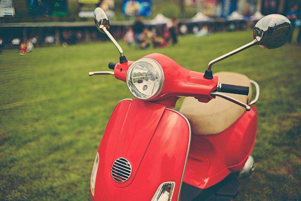 5 Motor Listrik Mirip Vespa, Bodinya Stylish dan Klasik Cocok untuk Anak Muda 5 Motor Listrik Mirip Vespa, Bodinya Stylish dan Klasik Cocok untuk Anak Muda