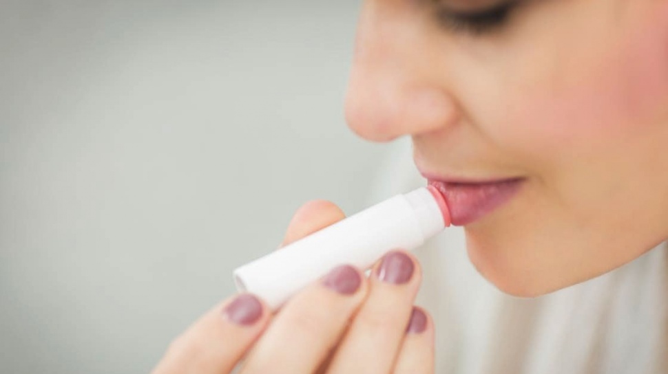 5 Rekomendasi Lip Balm Anti Bibir Pecah-Pecah Terbaik untuk Menghadapi Musim Hujan
