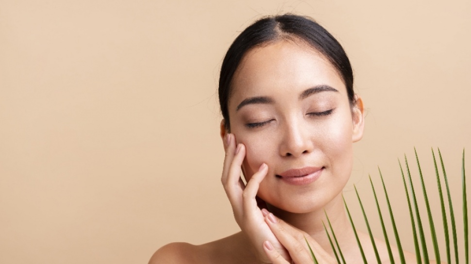 5 Sunscreen Indonesia yang Gak Cuma Lindungi, tapi Juga Buat Makeup Tahan Lama!