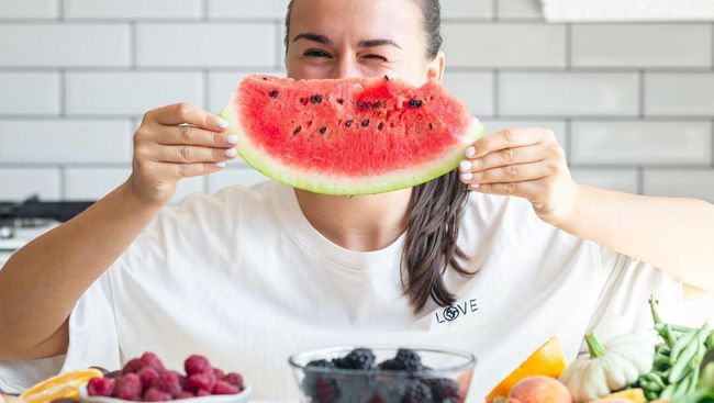 7 Buah Terbaik untuk Mencegah Penuaan Dini: Manfaat dan Cara Konsumsinya