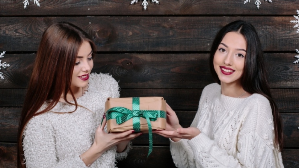 7 Kado Natal Terbaik yang Bikin Kamu Jadi Bestie of the Year 2025