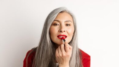 7 Lipstik Ber-Moisturizer Terbaik untuk Wanita Usia 40 Tahun ke Atas: Pilihan Nyaman & Tahan Lama