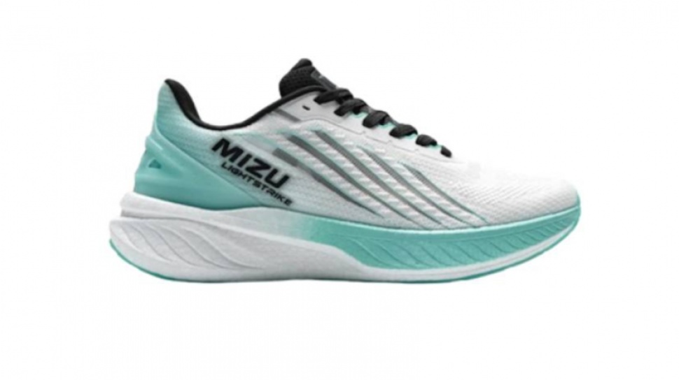 7 Rekomendasi Sepatu Recovery Lokal Berkualitas untuk Lari Ringan Bebas Nyeri!