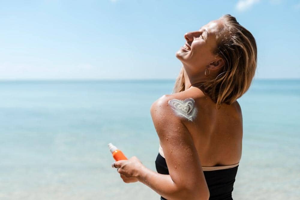 7 Rekomendasi Sunscreen Terbaik untuk Mengatasi Flek Hitam di Usia 40 Tahun