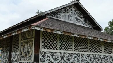 7 Rumah Adat Kalimantan Barat: Sejarah, Ciri Khas, dan Keunikan Arsitektur Tradisional