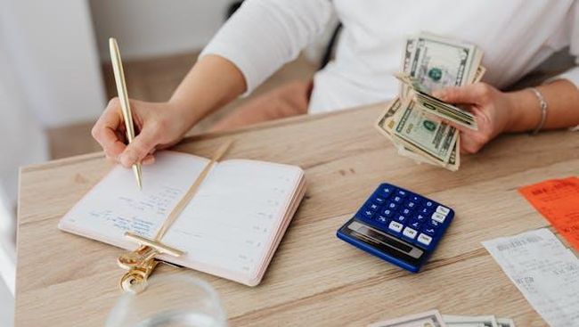 7 Tips Efektif Menghemat Gaji Agar Cukup Sampai Akhir Bulan Tanpa Stres