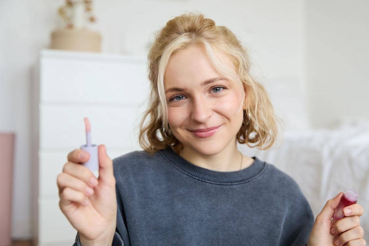 8 Rekomendasi Lip Serum BPOM Terbaik dan Aman untuk Merawat Kesehatan Bibir Anda