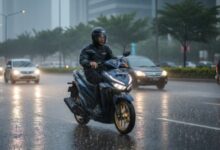 8 Tips Merawat Motor Saat Musim Hujan untuk Cegah Mogok dan Karatan Efektif