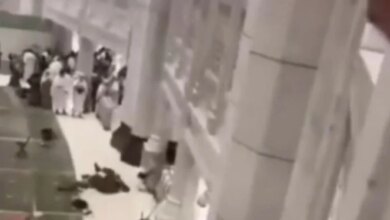 Aksi Dramatis Warga Lompat dari Atap Masjidil Haram, Terlihat Diduga Percobaan Bunuh Diri