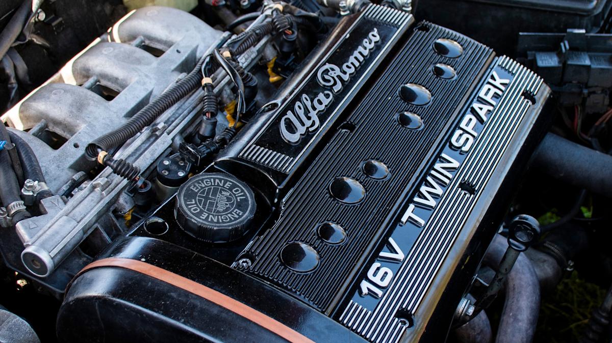 Alasan Mesin 4-Silinder Memanfaatkan 8 Busi untuk Performa Optimal dan Efisiensi