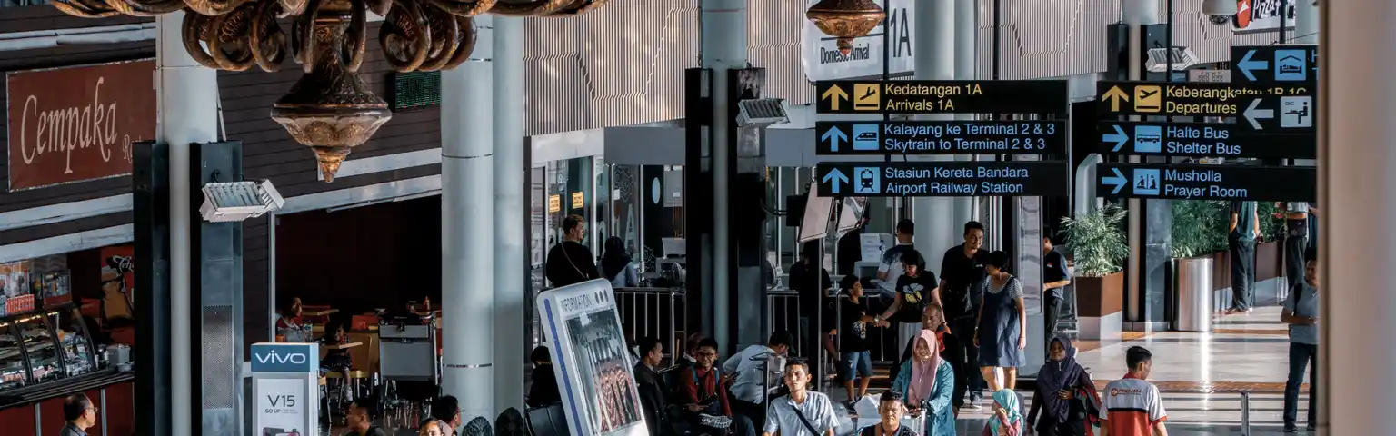Apakah Bandara Buka 24 Jam? Tips Nyaman dan Aman Saat Transit Malam Hari di Bandara