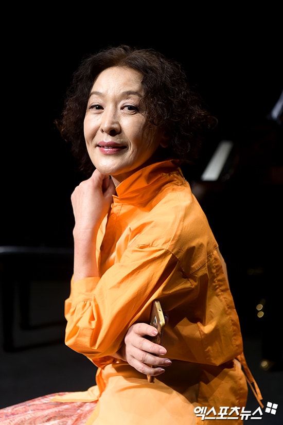 Artis Senior Korea Selatan Yoon Seok-hwa Wafat, Dunia Hiburan Berduka – Aktual.co.id