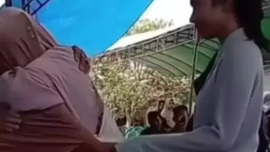 Ayah Arhan Meninggal, Azizah Disorot Netizen: Penampilan Jilbab Jadi Sorotan Publik