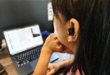 Bahaya Kesehatan yang Muncul Jika Earbuds Tidak Dibersihkan dengan Teratur