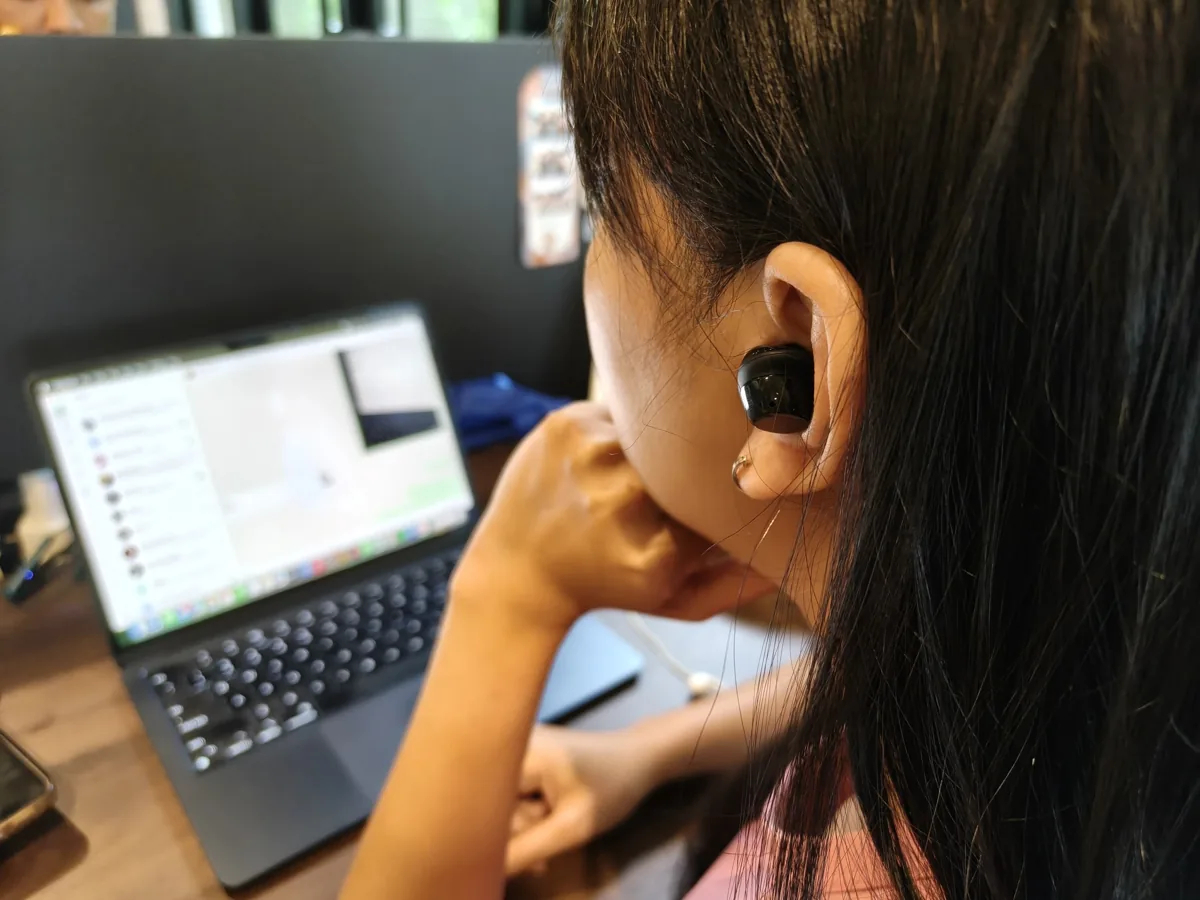 Bahaya Kesehatan yang Muncul Jika Earbuds Tidak Dibersihkan dengan Teratur