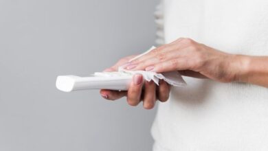 Benda yang Tidak Boleh Dibersihkan dengan Tisu Basah: Panduan Aman dan Efektif Membersihkan