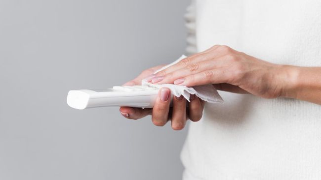 Benda yang Tidak Boleh Dibersihkan dengan Tisu Basah: Panduan Aman dan Efektif Membersihkan