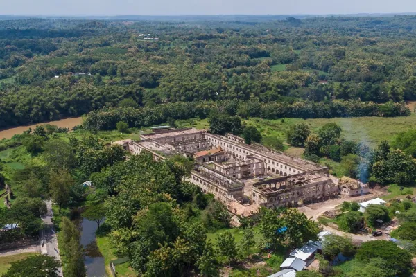 Benteng Pendem Van den Bosch Ngawi: Sejarah Lengkap & Harga Tiket Terbaru 2025