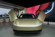 Bocoran Penampakan Tesla Cybercab Uji Jalan di Kota, Tanda Produksi Semakin Dekat