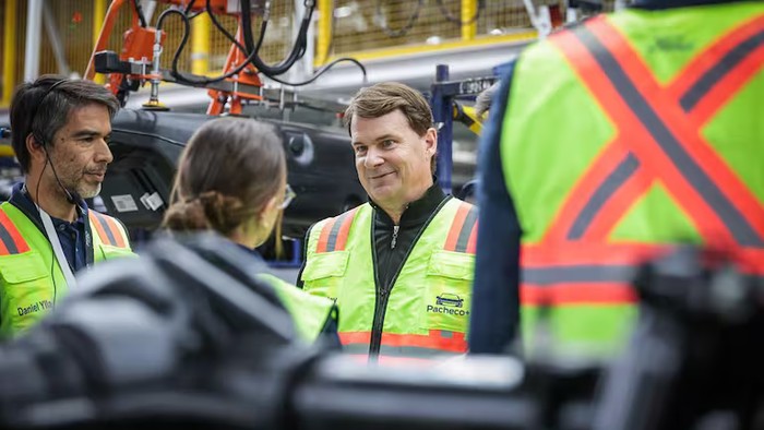 CEO Ford Waspadai Produsen Mobil China, Ini Alasannya dari Tesla hingga Xiaomi