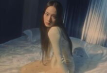 Cantiknya Estetik, Krystal Jung Rilis Video Klip Debut Solo 'Solitary' yang Memukau