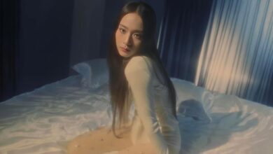 Cantiknya Estetik, Krystal Jung Rilis Video Klip Debut Solo 'Solitary' yang Memukau