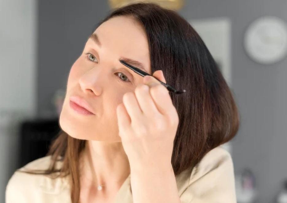 Cara Cepat dan Aman Menumbuhkan Alis agar Tampak Lebih Indah dan Alami