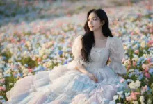 Cara Edit Foto Estetik Duduk di Bukit Landai dengan Gaun Boneka Cantik Pakai Prompt AI