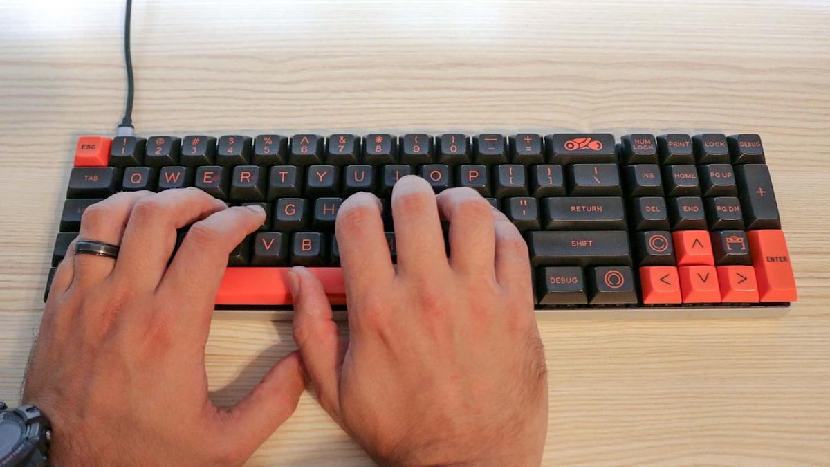 Cara Membersihkan Keyboard Mekanik dengan Efektif dalam 30 Menit untuk Hasil Maksimal