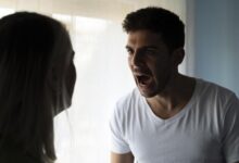 Ciri-Ciri Pasangan yang Sering Tersulut Emosi Menurut Ahli Psikologi