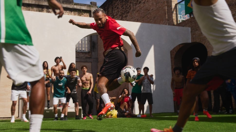 Desain Sepatu Bola Inovatif Terinspirasi dari Teknik Bermain Neymar Jr untuk Pemain Muda