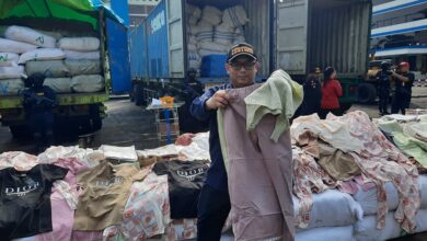 Ditjen Bea Cukai Buka Opsi Salurkan Pakaian Sitaan untuk Korban Bencana di Sumatra