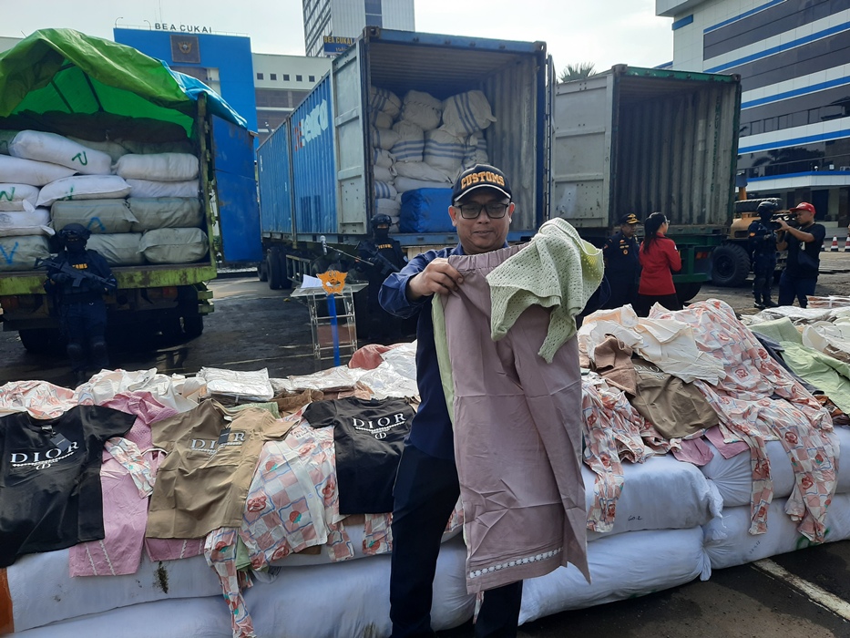 Ditjen Bea Cukai Buka Opsi Salurkan Pakaian Sitaan untuk Korban Bencana di Sumatra