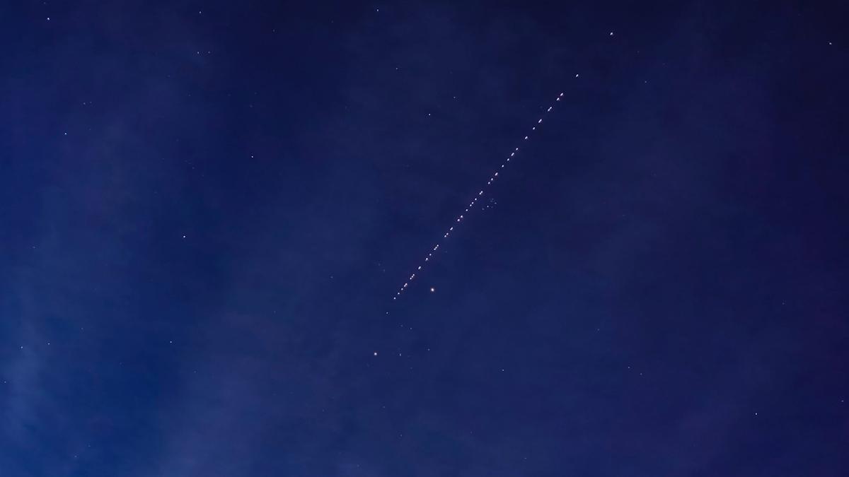 Gangguan Satelit Starlink Picu Pecahan Puing di Orbit, Bahayakah bagi Ruang Angkasa?