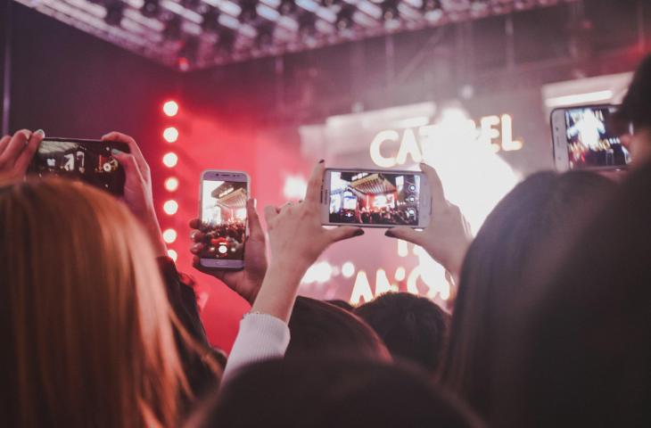 HP Kamera Canggih untuk Rekam Momen Konser, Gambar Tajam Setara Kamera Profesional