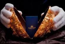 Hadiah Unik: Smartphone Elegan Tersembunyi dalam Telur Coklat Premium Harga Jutaan