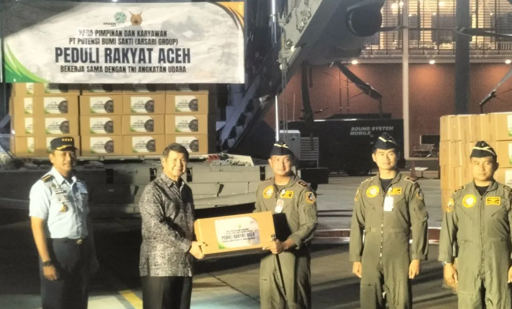 Hercules TNI AU Salurkan Bantuan Hasyim Djojohadikusumo untuk Korban Banjir di Sumatra