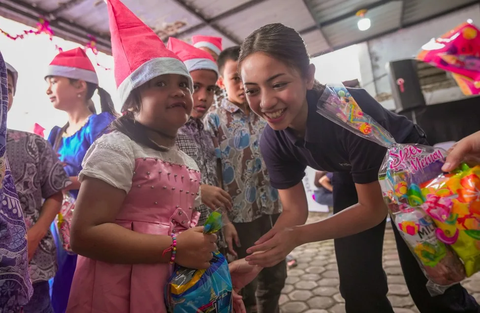 Indosat Hadirkan Kebahagiaan Anak di Wilayah Terpencil Menjelang Natal dengan Aksi Spesial
