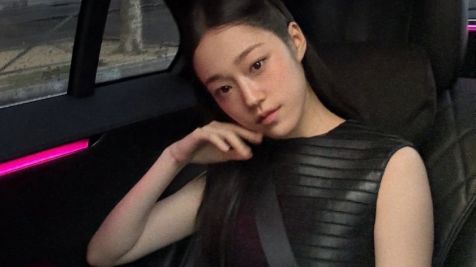 Inspirasi 4 Gaya Minimalis Simpel ala Roh Yoon Seo untuk Penampilan Sehari-hari