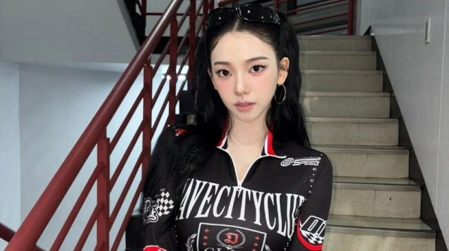 Inspirasi Gaya Kasual Simpel dari Karina aespa untuk Tampilan OOTD Santai yang Stylish