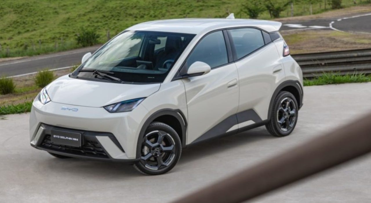 Intip Spesifikasi & Skema Cicilan BYD Dolphin Mini, Mobil Listrik Terjangkau Resmi Meluncur!