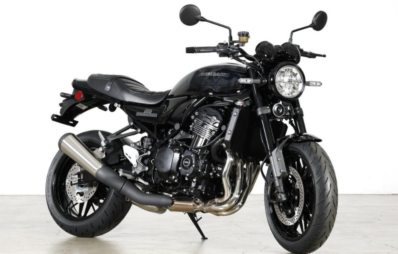 Kawasaki Z 900 RS Edisi Bola Hitam Meluncur: Tampil Monokrom, Makin Gagah dan Klasik Kawasaki Z 900 RS Edisi Bola Hitam Meluncur: Tampil Monokrom, Makin Gagah dan Klasik