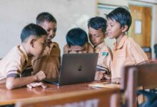 Kenali Penyebab Anak Sulit Menyesuaikan Diri di Lingkungan Sekolah Baru