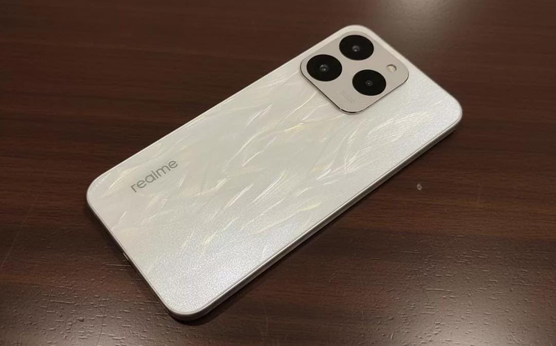 Kinerja Meningkat! Realme 15T 5G Gunakan Dimensity 6400 Max & RAM Dinamis Terbaru